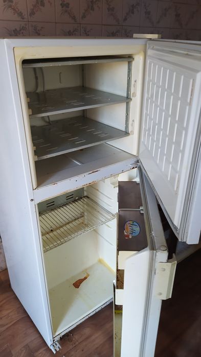 Холодильник Бирюса