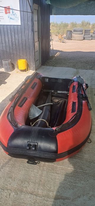 Надувная лодка с мотором