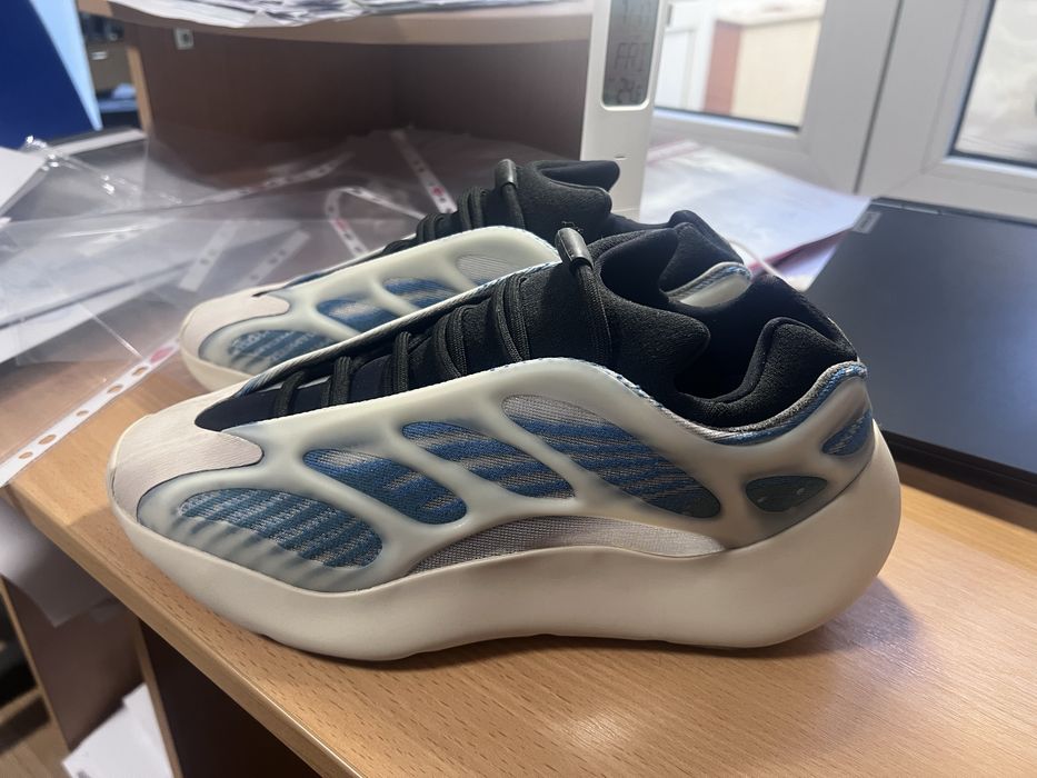 Adidas  Yeezy 700 V3 'Kyanite' mar. 42 noi