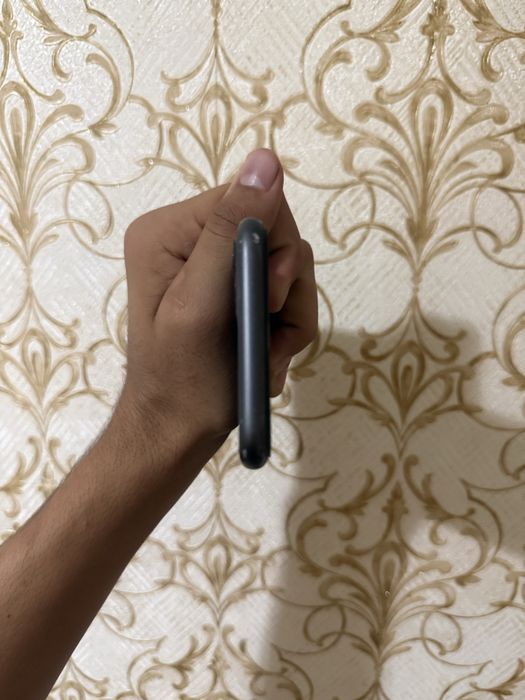 iphone 11.   64gb.
