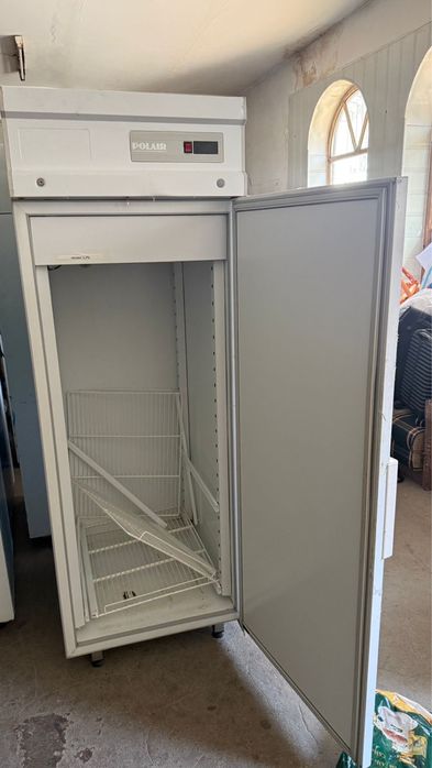 Продам холодильный шкаф Polair