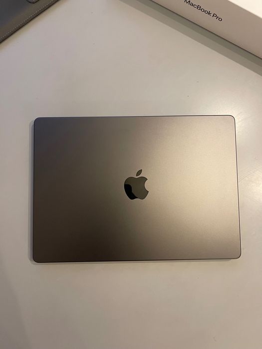 Macbook Pro M4 Pro chip 24GB RAM/512GB SSD