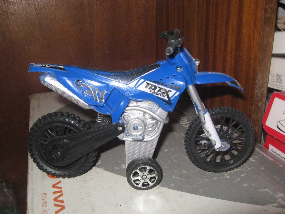 ЕВТИНИ  мотори играчки 6 бр.