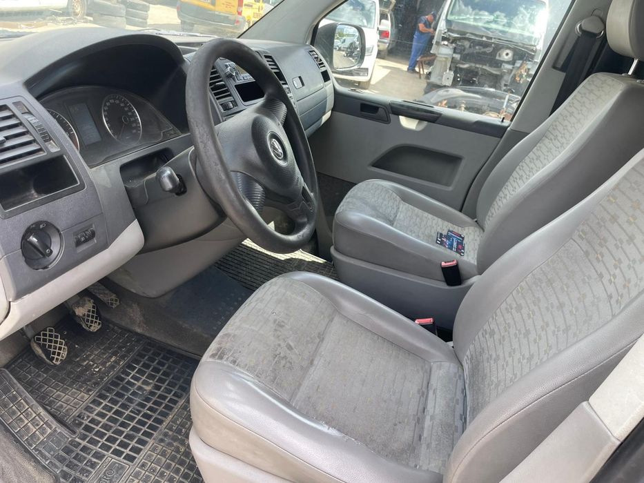 Dezmembram Volkswagen T5 Facelift 2011 2.0tdi CAA Manual