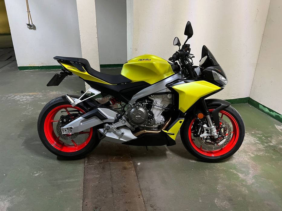 Motocicleta naked Aprilia Tuono 660