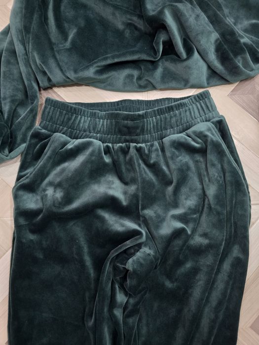 Костюмы велюровые