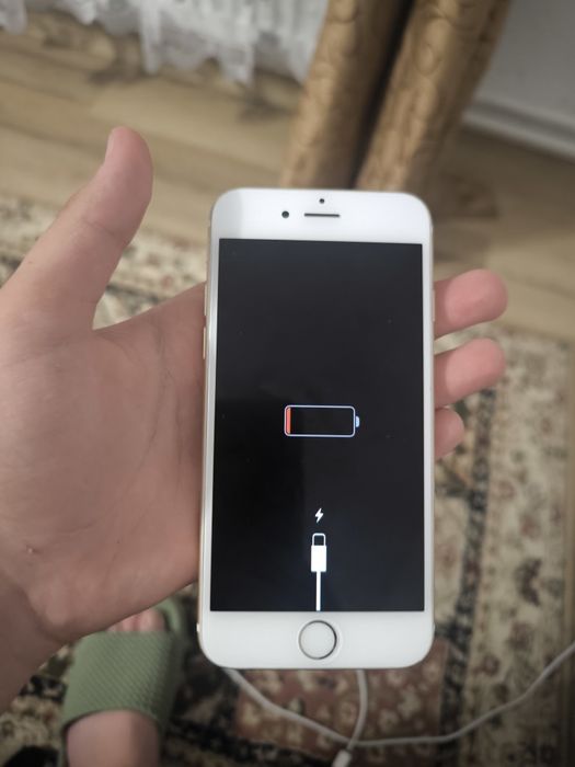 Se vând trei telefoane pentru piese