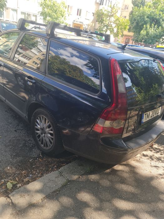 Vind mașina volvo ieftin defecta