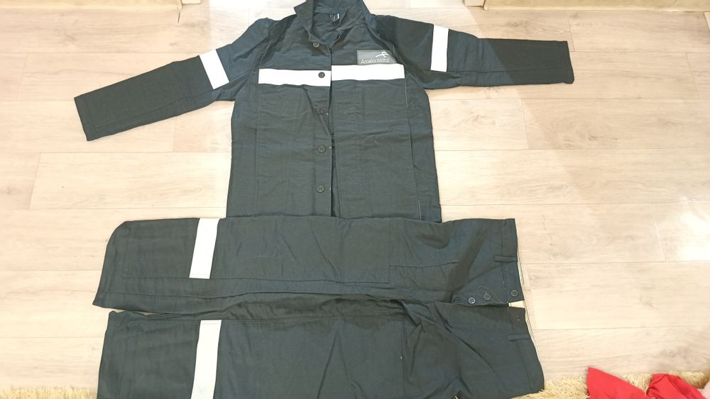 Продаю спец одежду угнеупорную