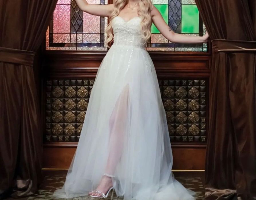 Продам свадебное платье с букетом