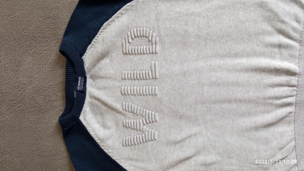 Детски тениски на H&M и пуловер на LC Waikiki