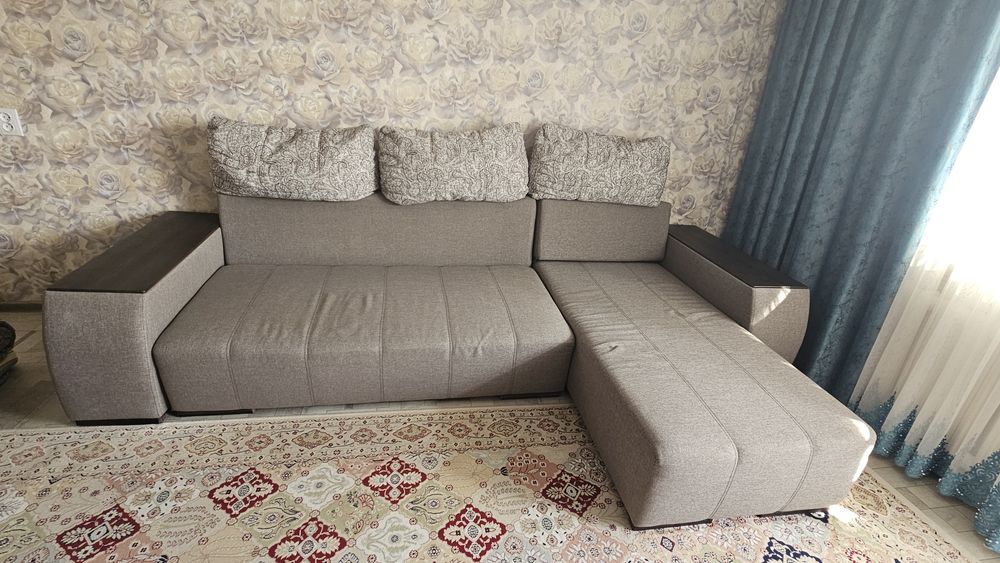 Угловой  раскладной диван ..
