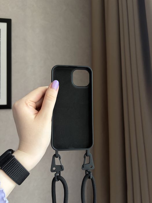Чехол для iPhone 13 с ремешком через плечо