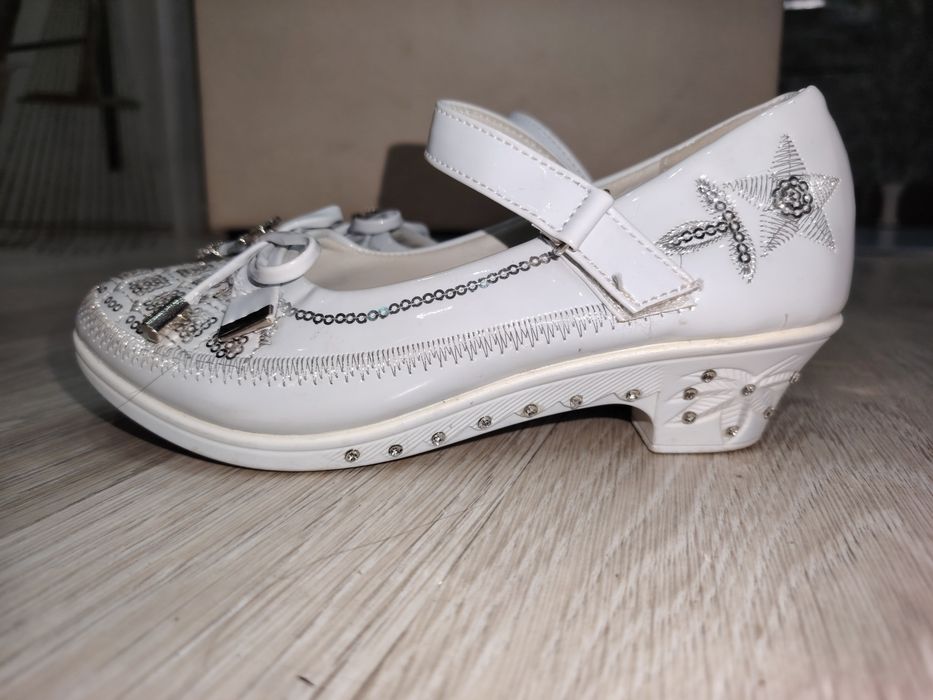 Продается туфли для девочек