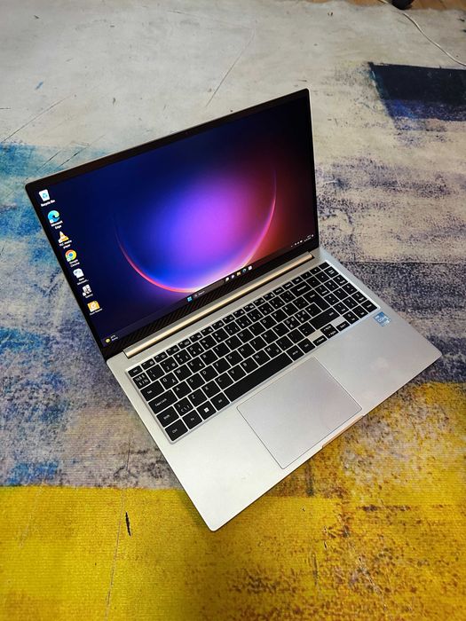 laptop samsung galaxy book, i3 gen 12, octacore, 8 gb, ssd