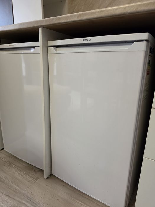 Продавам готварска печка Зануси, хладилник и фризер Беко