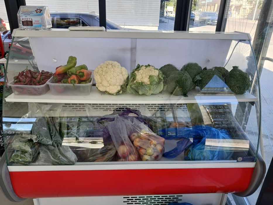 Продам витринный холодильник