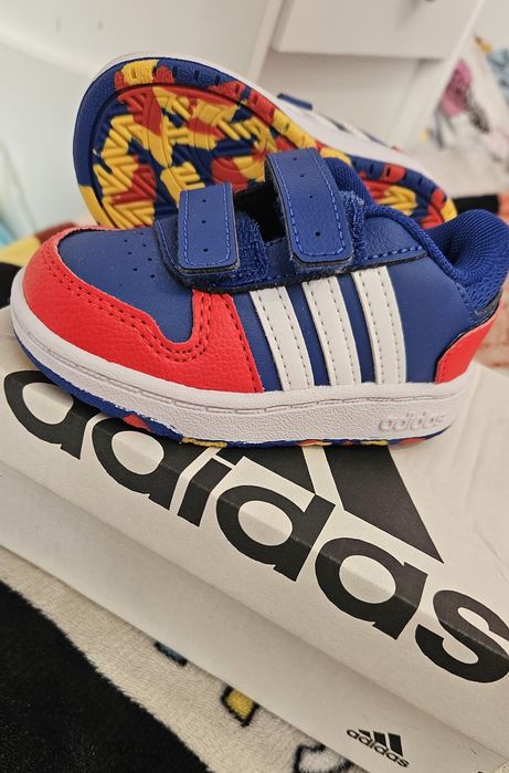 Маратонки адидас за момче 20 номер