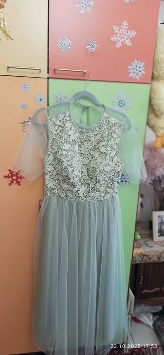 Продават се нови рокли.