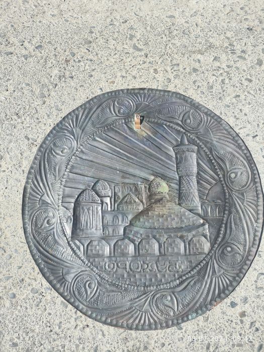 Изысканное медное панно с изображением древней Бухары.