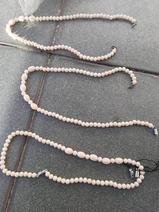 Колиета с мъниста, готови и за нанизване, ниски цени, бели и черни