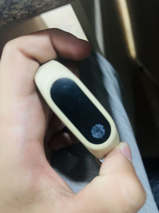 Продаю смарт часы mibend  4