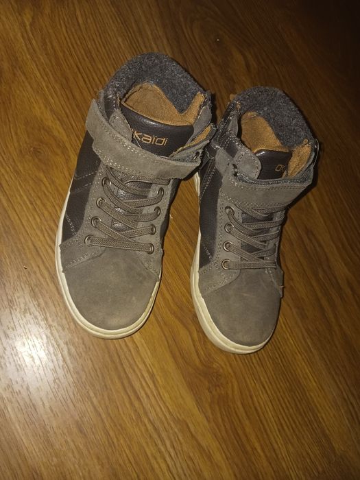 Продавам  запазени  Детски Обувки  на ниски цени