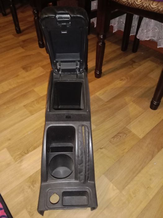 Подлокотник в хорошем состоянии