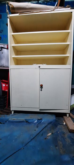 Шкафы медицинские  металичесеие