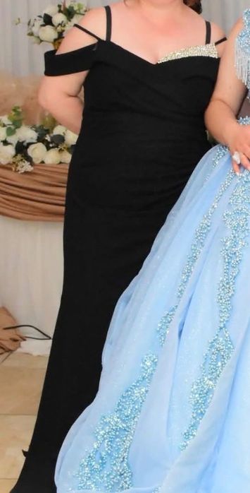 Черна рокля с камъни