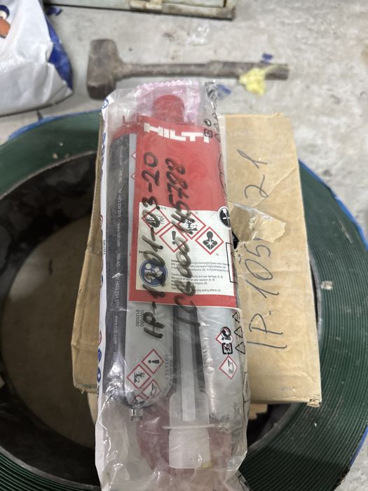 Это двухкомпонентный эпоксидный состав Hilti HIT-RE 500 V3.