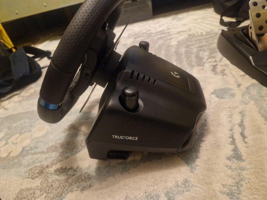 Vând volan logitech g923 pentru pc ps4 ps5+schimbător