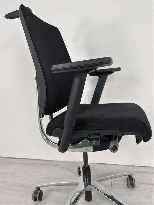 Sedus Swing Up SU-102 с пълна тапицерия черна  и много функции