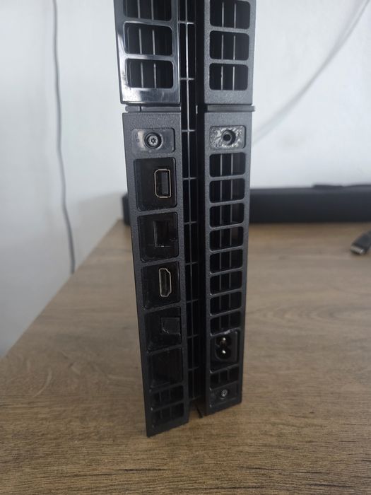 Vand ps4 cu 6jocuri sau schimb pe un nintendo switch oled sau 2