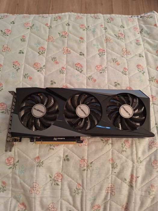 Продам Gigabyte RTX 3050 8gb