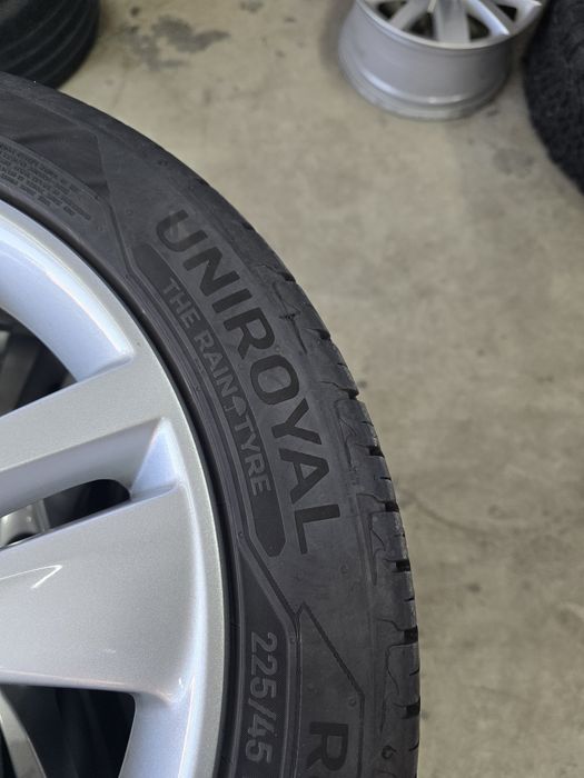 4 Броя 225/45/17 Uniroyal 2x8,5mm 2x7,2mm 24dot