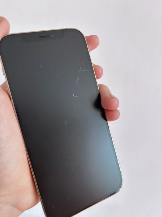 Айфон 12 про.