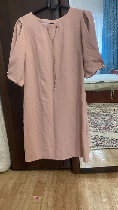 Продам женские платья