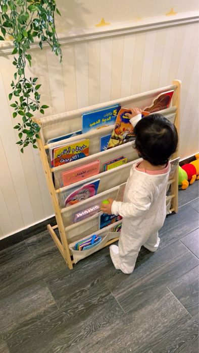 Детская книжная полка в стиле Montessori