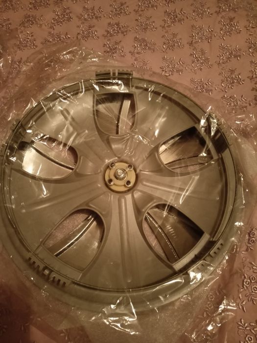 Колпаки на машину 15размер новые.