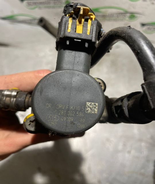 REGULATOR  rampa injectoare 0281002584 Opel Combo C