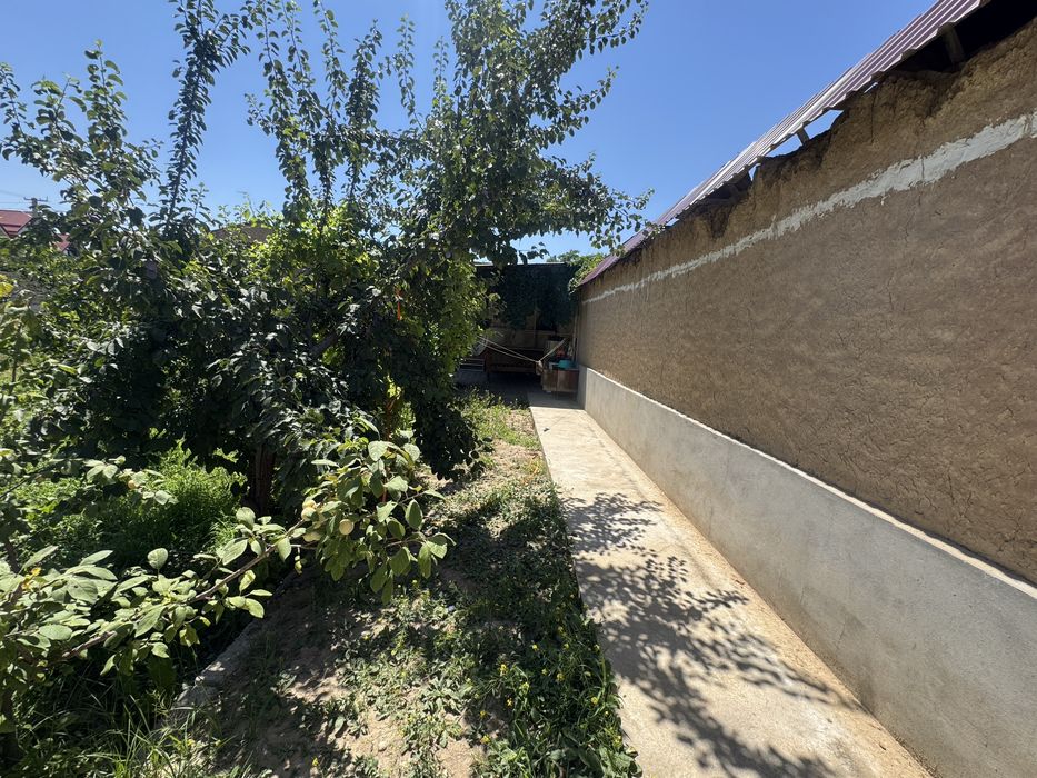 Sergeli honabodda 6 sotuklik hovli sotiladi