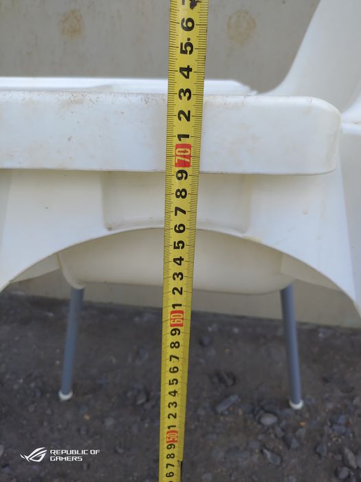 Продам высокий детский стул.