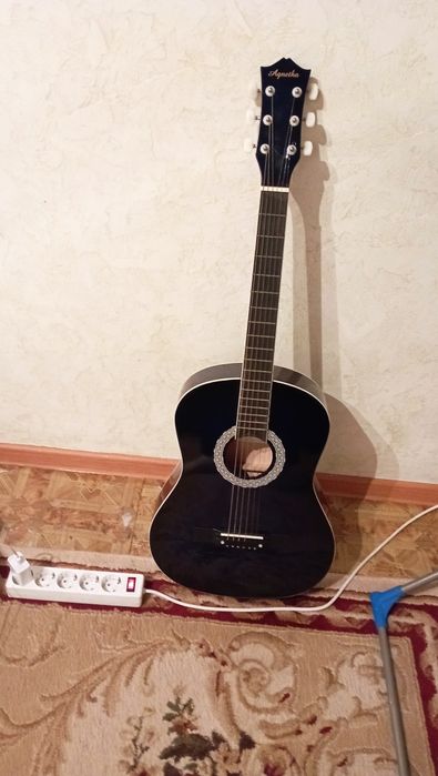 Гитара 6ти струнная