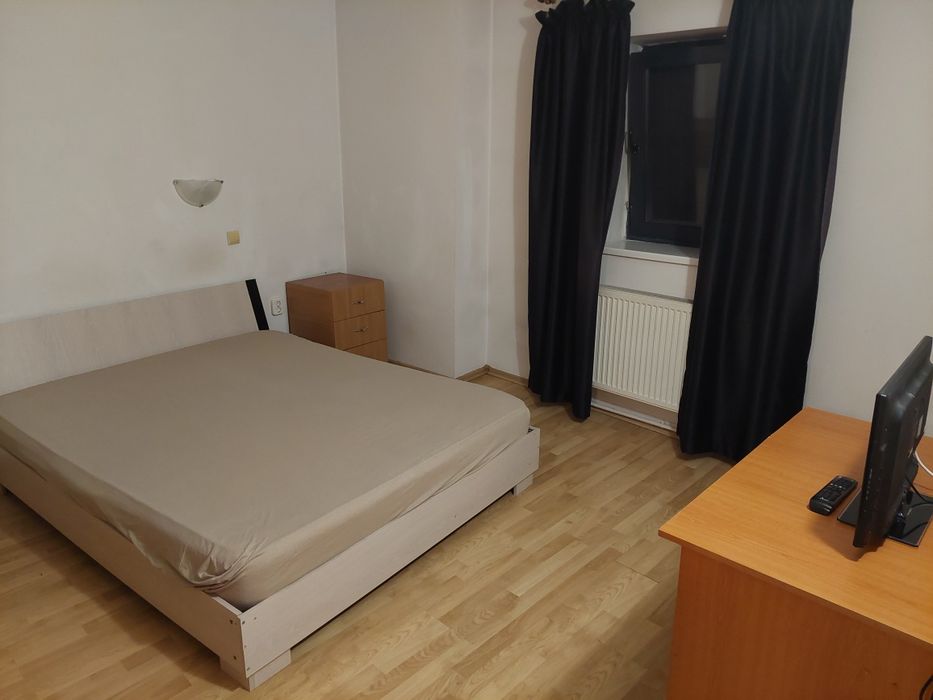 Garsoniera decomandata,ultrancentral, AC, centrala termica, zona Muzeul Olteniei