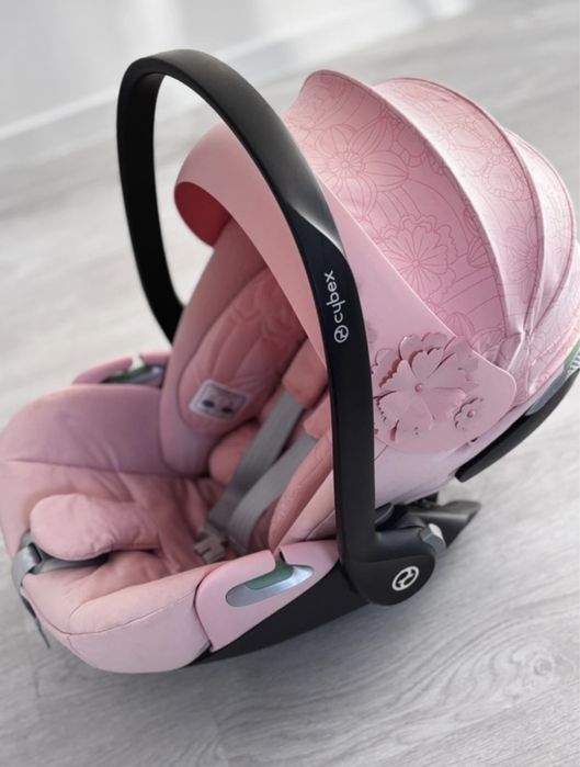 Vand scoica auto Cybex ca noua!