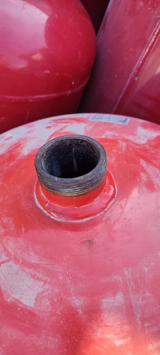 Бутилки за песъкоструй и компресор