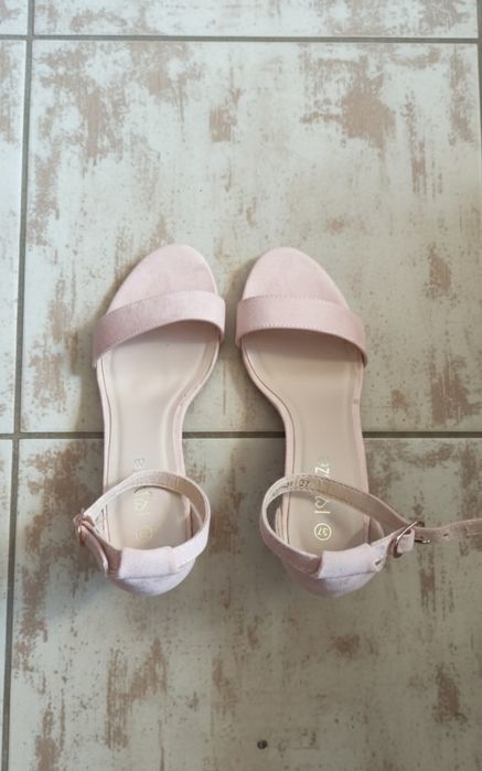 Запазени , носено веднъж