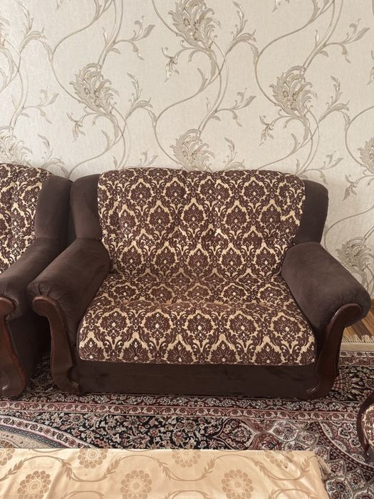 мягкий мебель, диван и кресло