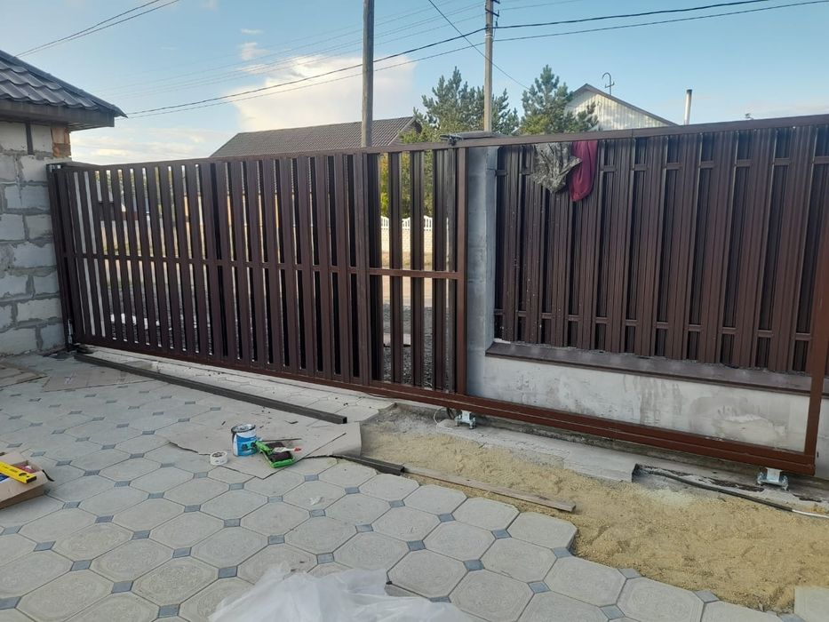 Установка откатных ворот